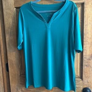 NWOT Susan Graver Liquid Knit short sleeve split neck top Green L